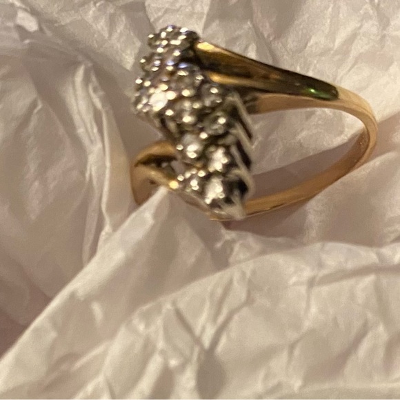 Elegant Understated Diamond Ring - Picture 2 of 6